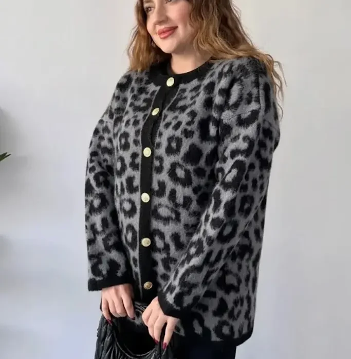 Leopar Düğmeli Hırka